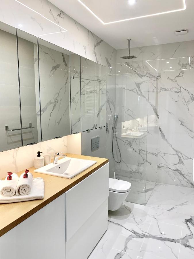Zlota Luxury Apartments Varsó Kültér fotó