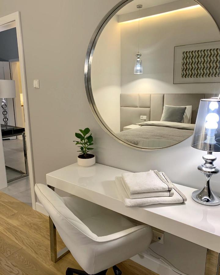 Zlota Luxury Apartments Varsó Kültér fotó
